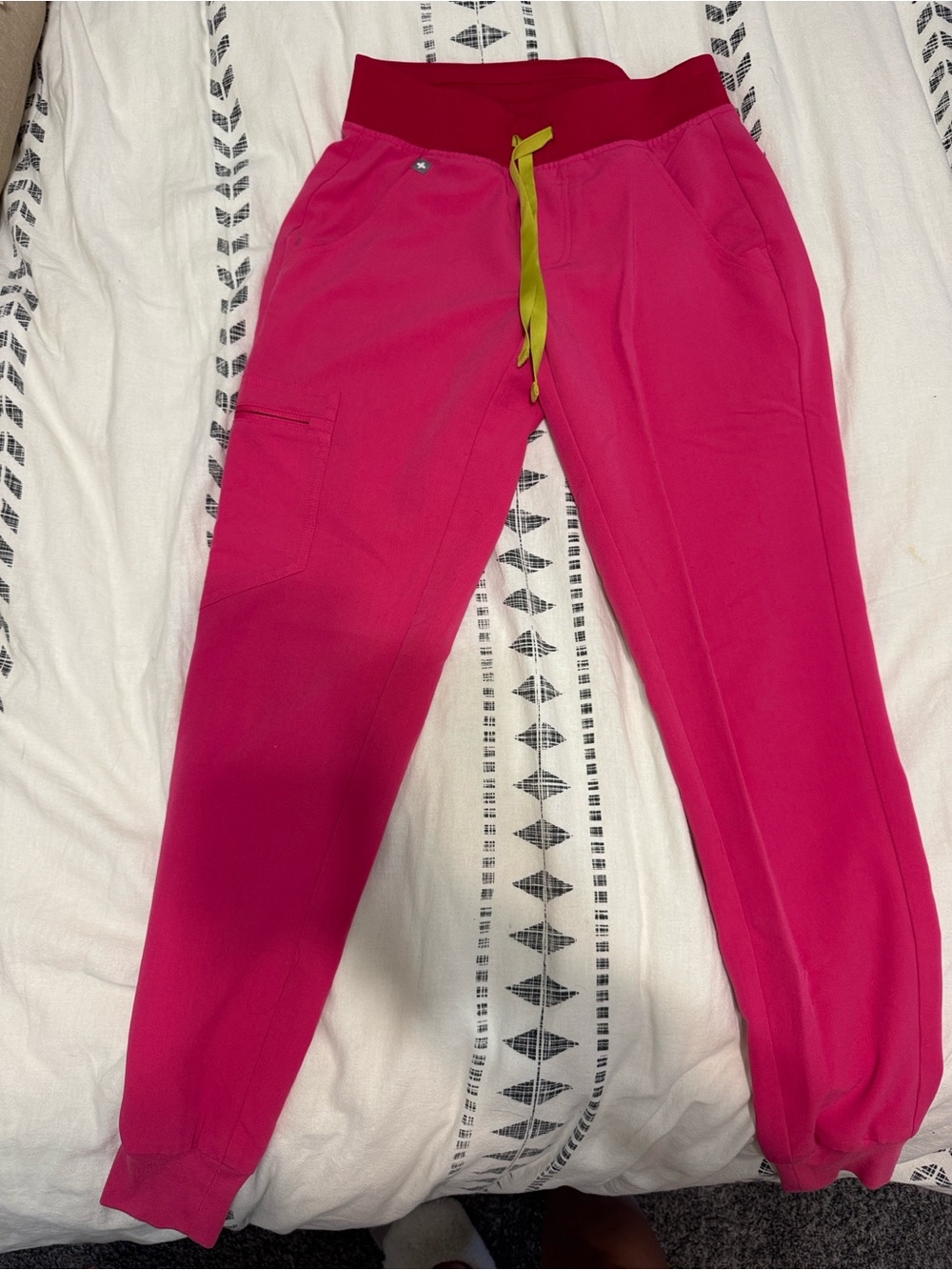 Figs shocking pink Zamora joggers XXS